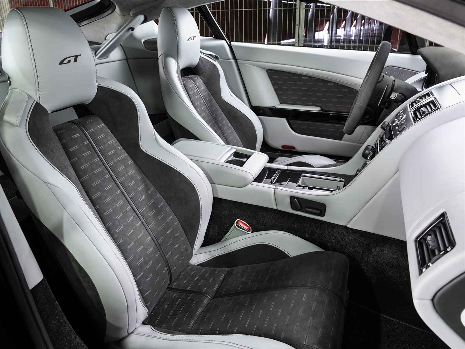 Aston Martin V8 Vantage GT 2015